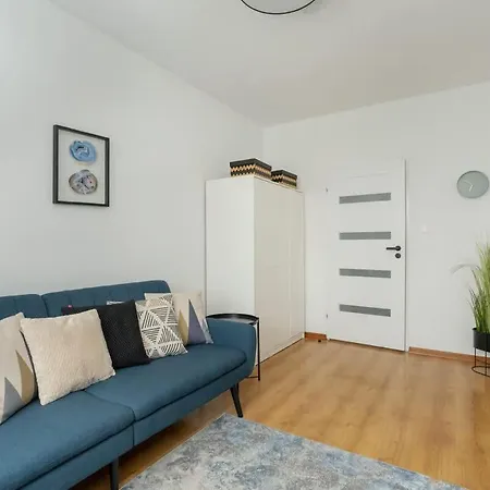Spacious House With Balcony Ideal For Families By Renters פוזנן