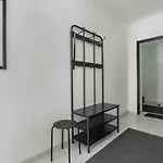 Spacious House With Balcony Ideal For Families By Renters * Posen