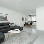 Spacious House With Balcony Ideal For Families By Renters