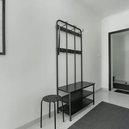 Spacious House With Balcony Ideal For Families By Renters * 포즈난