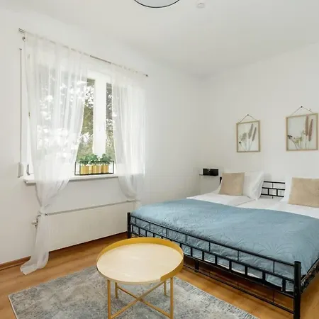 펜션 Spacious House With Balcony Ideal For Families By Renters