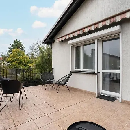 Spacious House With Balcony Ideal For Families By Renters Vakantiehuis Poznań