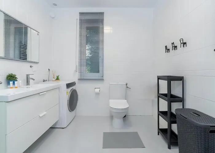 Spacious House With Balcony Ideal For Families By Renters * Poznań