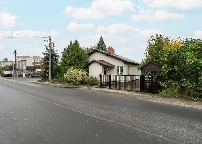 Spacious House With Balcony Ideal For Families By Renters Dom wakacyjny *