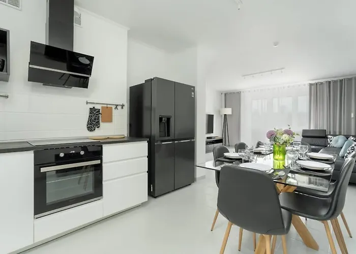 Spacious House With Balcony Ideal For Families By Renters Dom wakacyjny